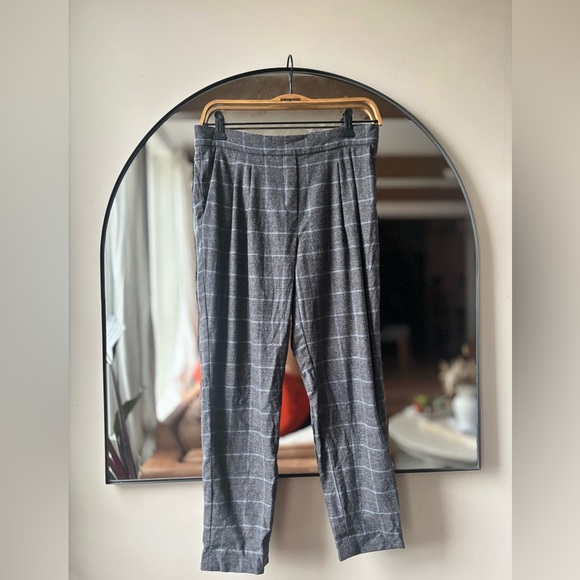 ARITZIA BABATON | cropped wool cohen pant | size 6 - Picture 2 of 5